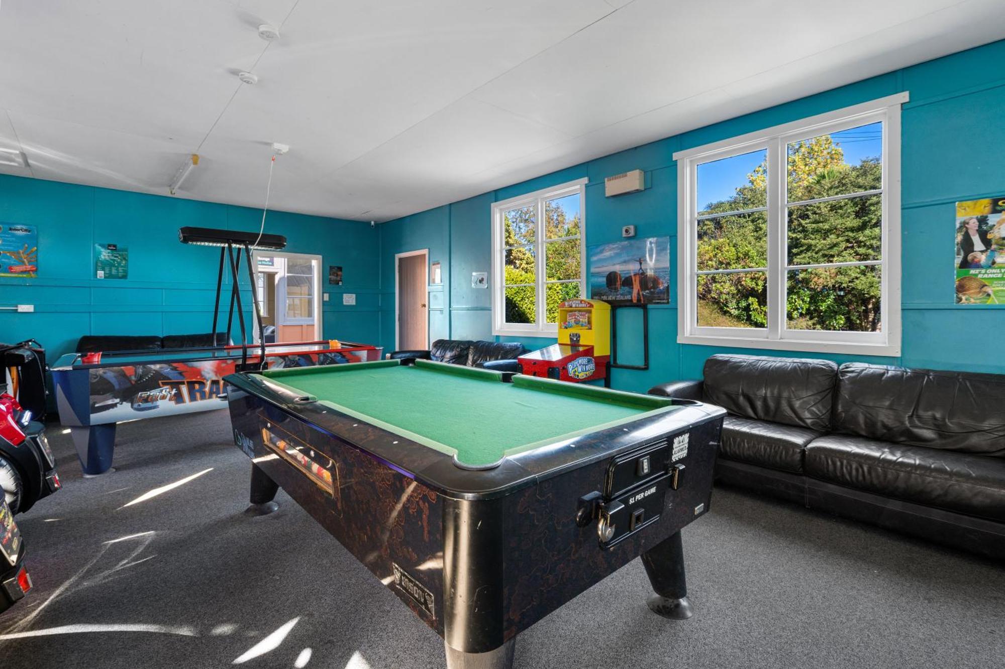 Tasman Holiday Parks - Christchurch Esterno foto Games room