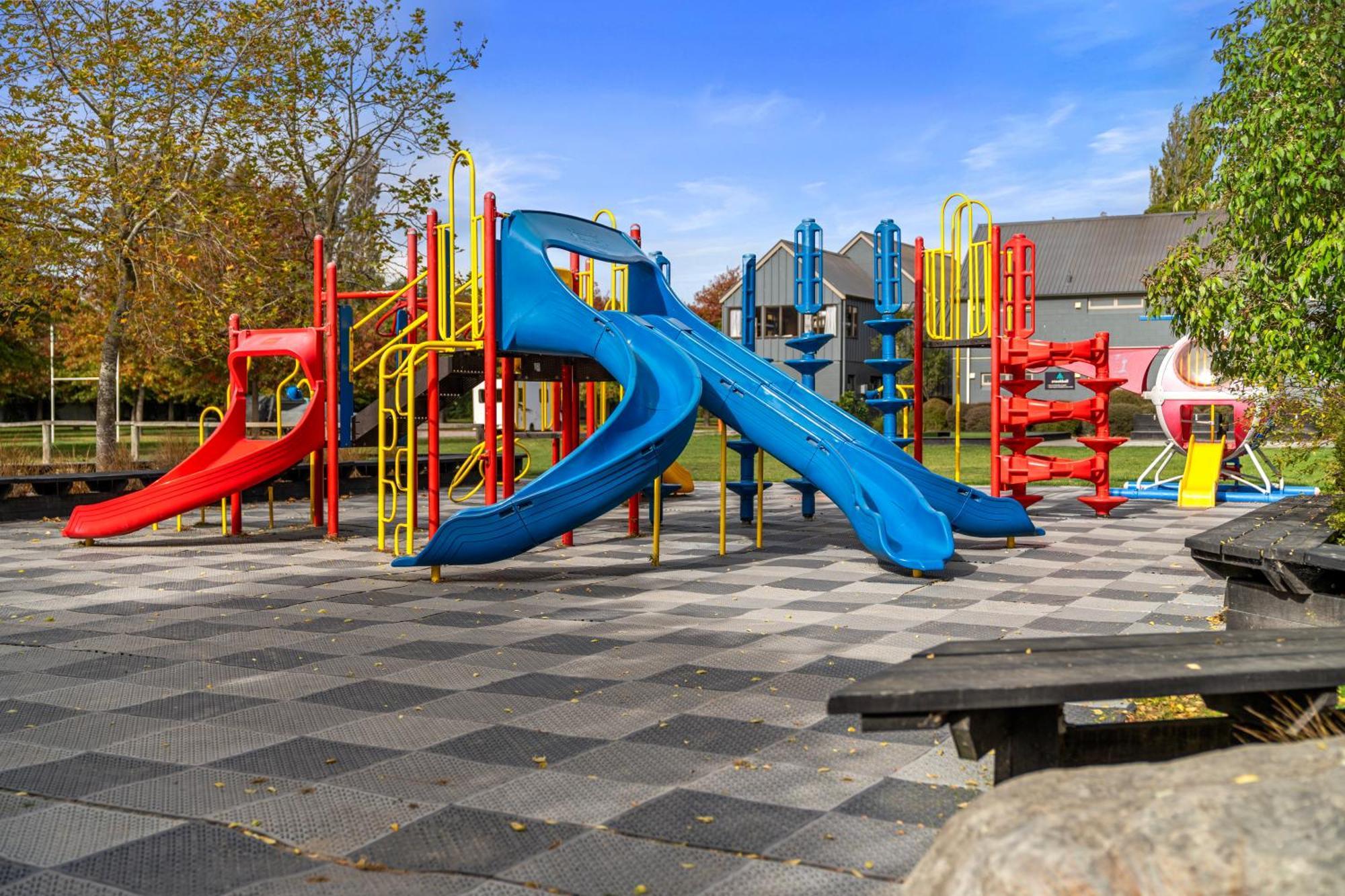 Tasman Holiday Parks - Christchurch Esterno foto Playground in the Netherlands