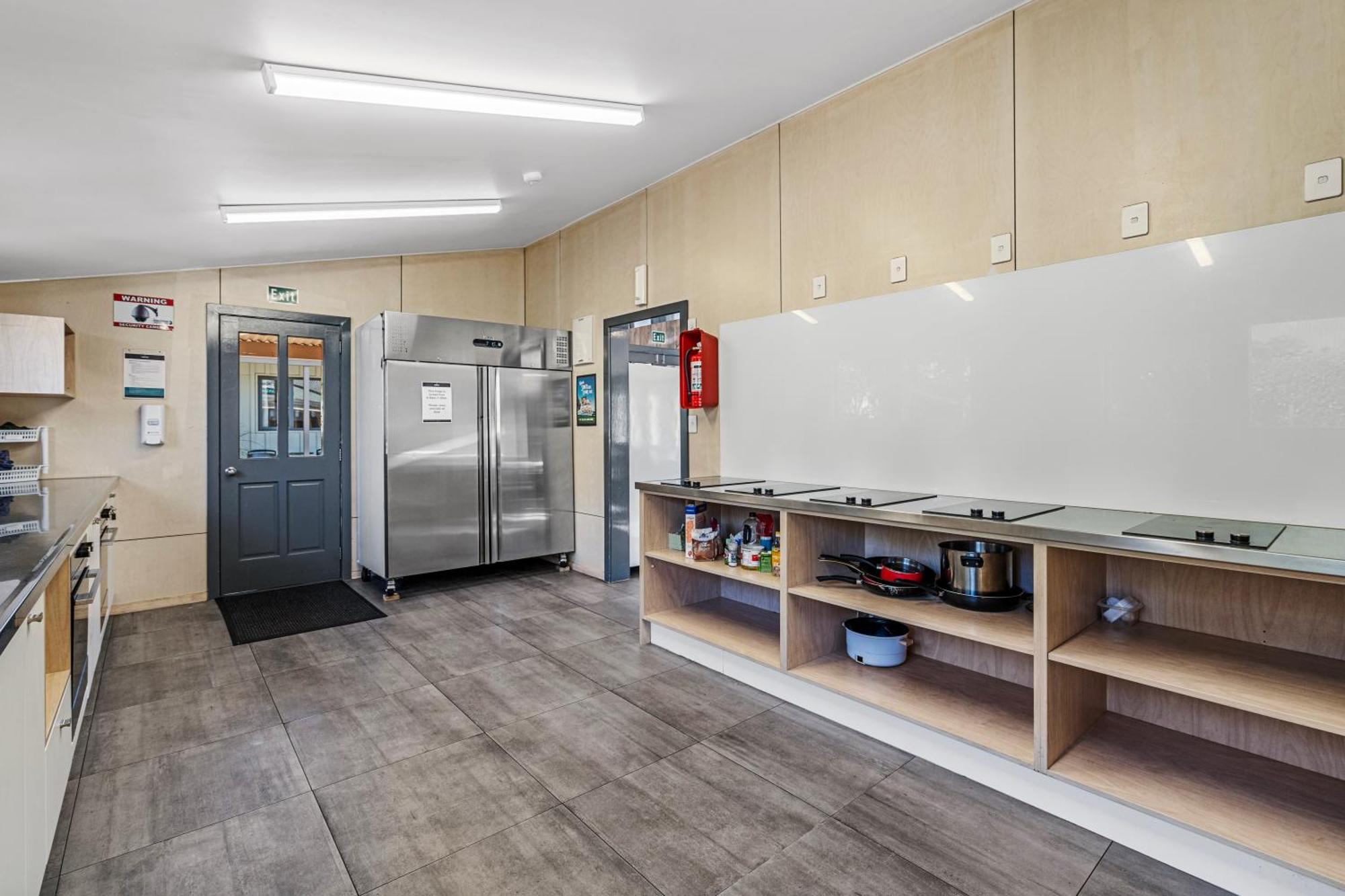 Tasman Holiday Parks - Christchurch Esterno foto The kitchen at the station