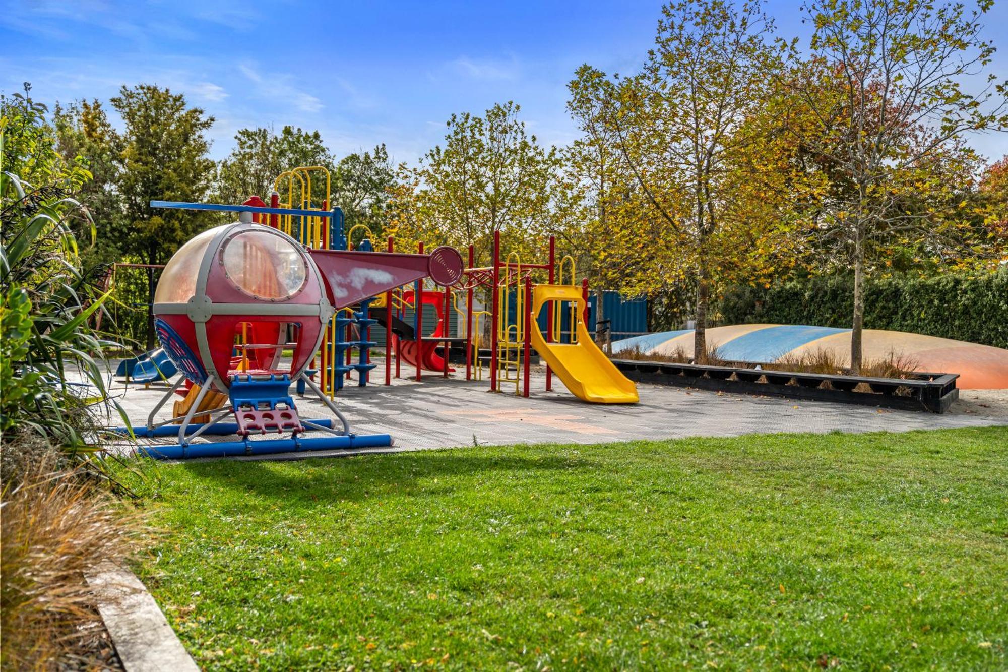 Tasman Holiday Parks - Christchurch Esterno foto Playground at the park