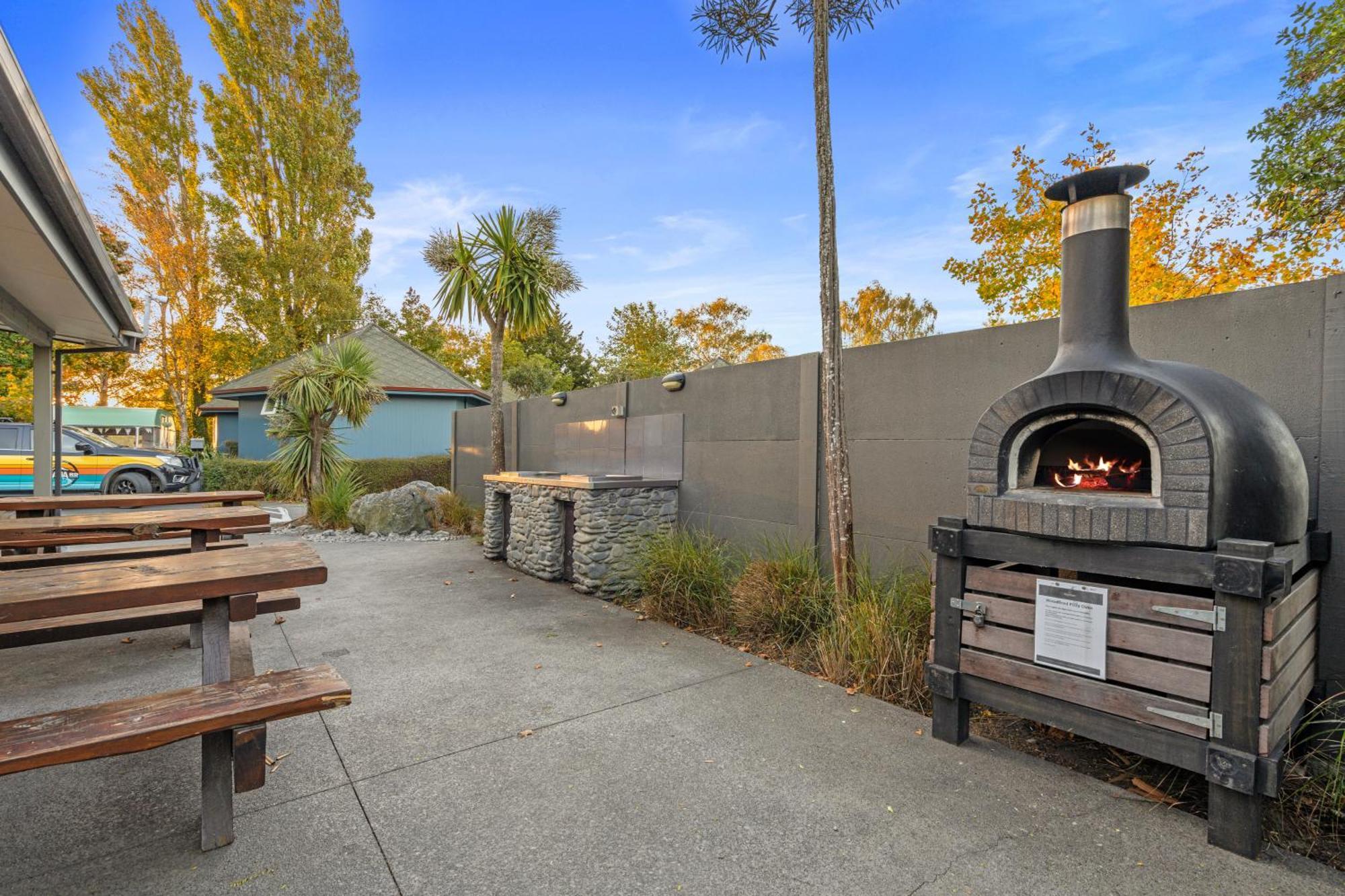 Tasman Holiday Parks - Christchurch Esterno foto The outdoor pizza oven at the Village