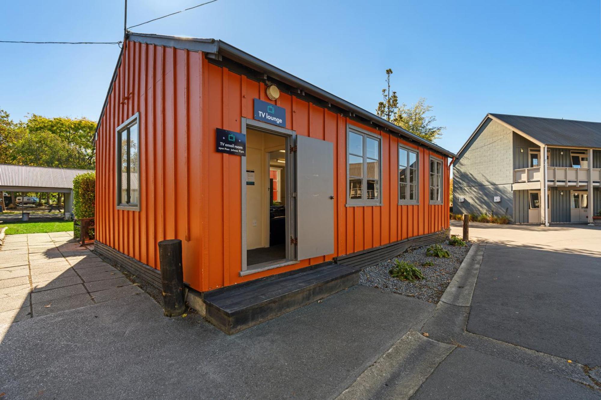 Tasman Holiday Parks - Christchurch Esterno foto The station building