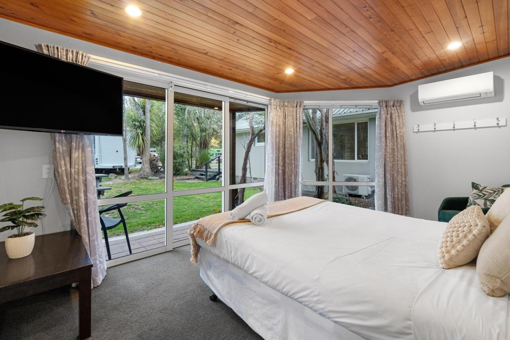 Tasman Holiday Parks - Christchurch Esterno foto A room at the hotel