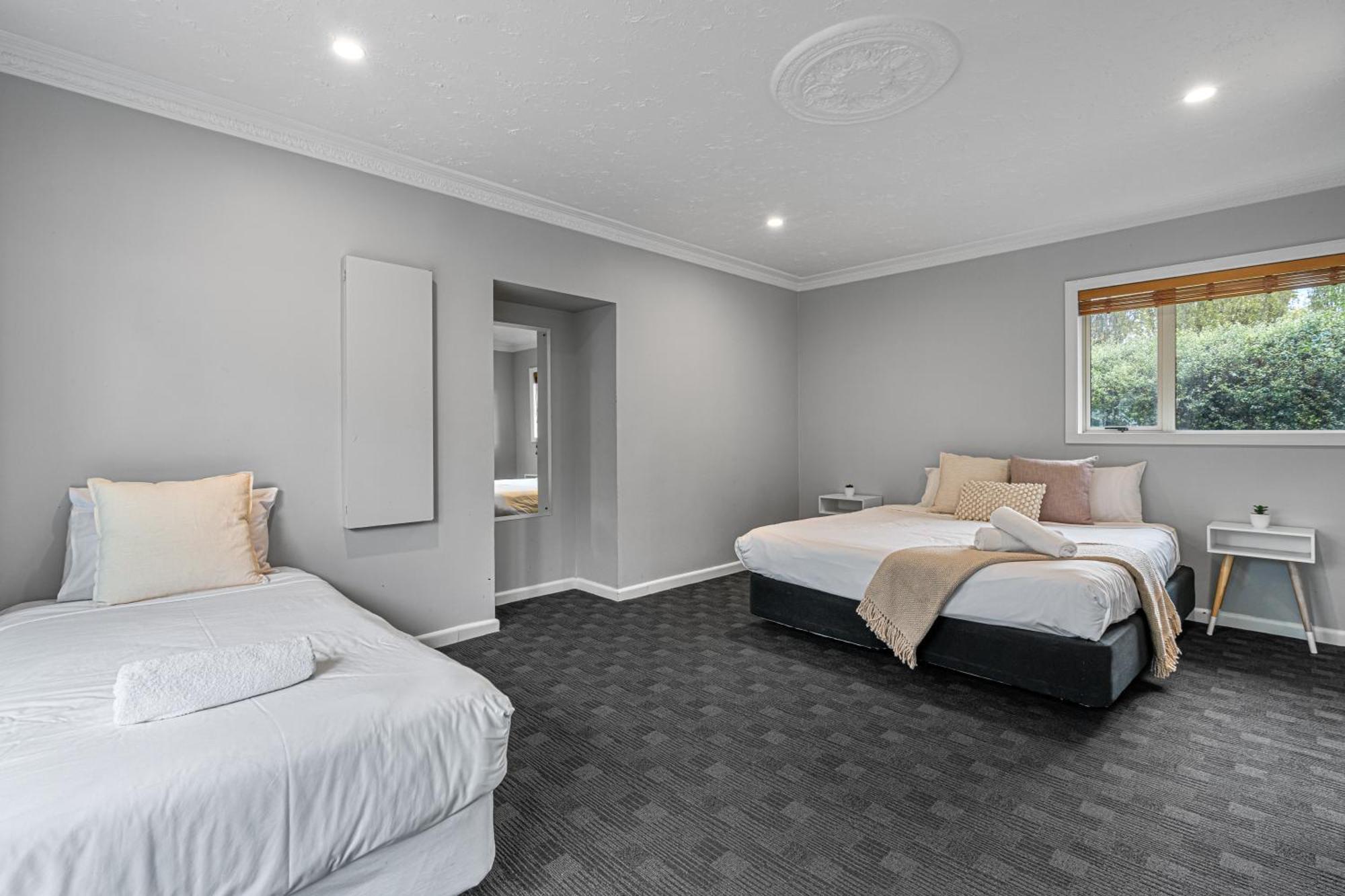 Tasman Holiday Parks - Christchurch Esterno foto A bedroom at the hotel