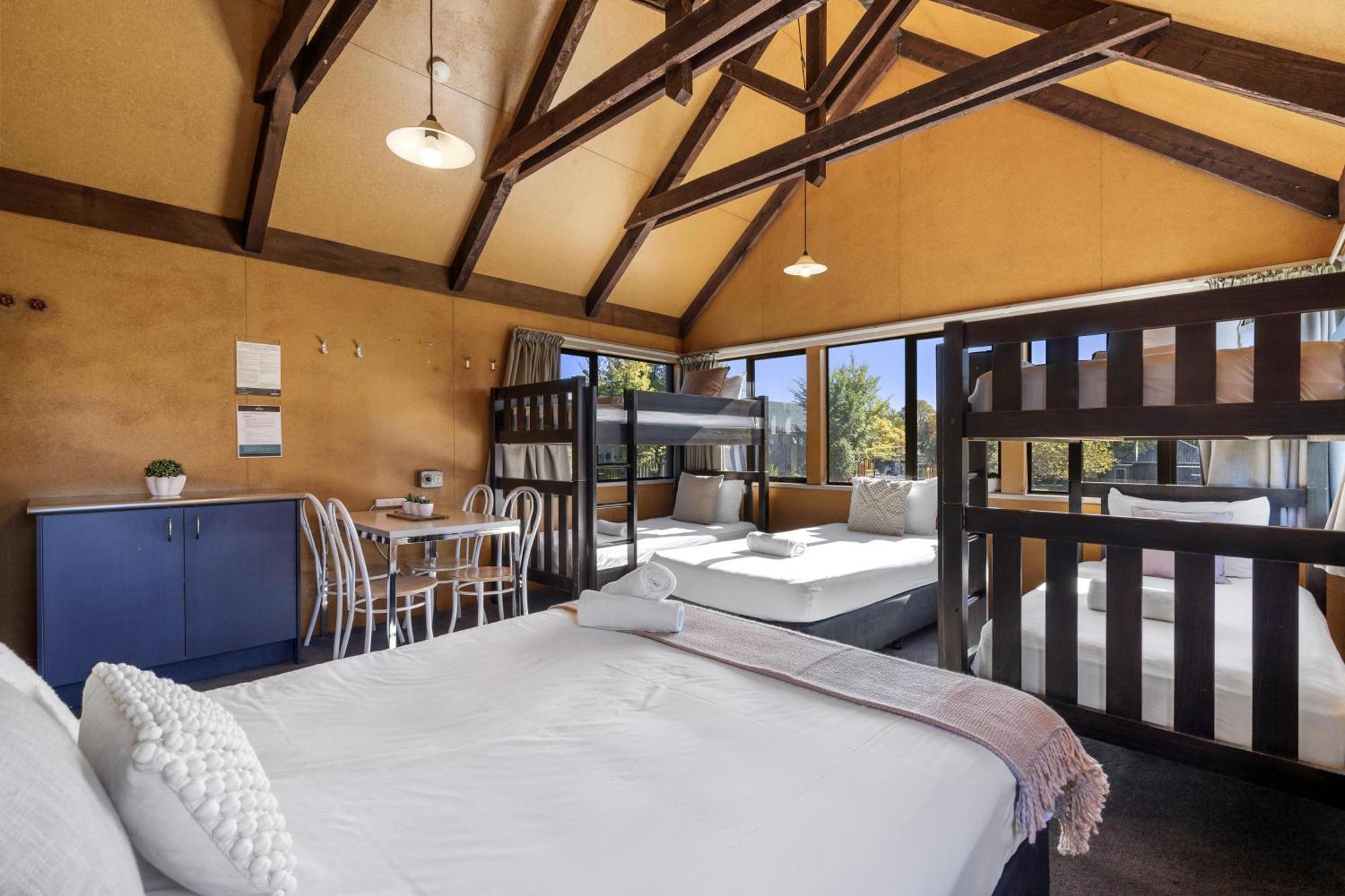 Tasman Holiday Parks - Christchurch Esterno foto A typical interior of a villa